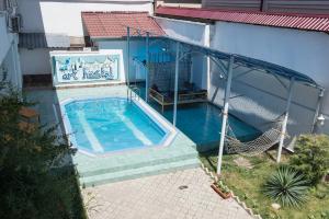 an overhead view of a swimming pool next to a house at Art Hostel in Tashkent