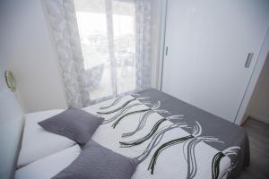a bed in a room with a window at Altos del Mediterraneo La Zenia in Los Dolses +27 photos