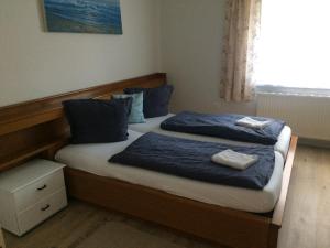 Ένα ή περισσότερα κρεβάτια σε δωμάτιο στο Báró Berg Apartman