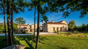 an exterior view of a house with trees at Os Lambráns in Padrón