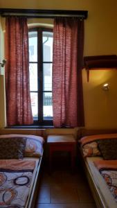 Ліжко або ліжка в номері Hostel Merlin