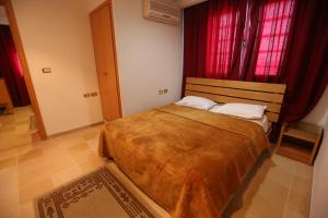 Hotel Naher El Founounにあるベッド