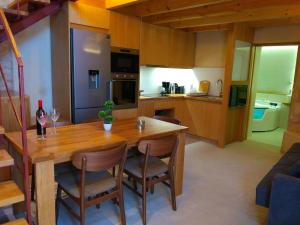 A kitchen or kitchenette at Evans House II