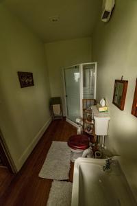 a bathroom with a toilet and a sink at Barbs Place in Waipara
