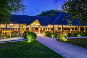 Aed väljaspool majutusasutust Adaaran Select Huduran Fushi - Free Dine around Premium All Inclusive 24 hours - 1 Child Stays Free between April 2025 to September 2025 - 45 mins by Speedboat