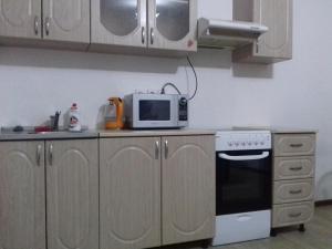 A kitchen or kitchenette at Apartment on Dalnevostochnaya 106