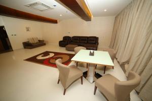 Posezení v ubytování Vavas Inn & Suites