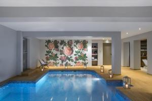 Bazén v ubytování Hôtel Particulier le 28 nebo v jeho okolí