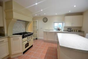 Nhà bếp/bếp nhỏ tại Rural Coastal Self-Catering Accommodation for 8, Near Sandringham Estate, Norfolk