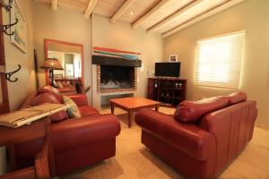 TV a/nebo společenská místnost v ubytování Kommetjie Holiday Home