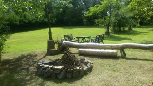 Vonkajšia záhrada v ubytovaní Forest Romantic Apartment Brdy