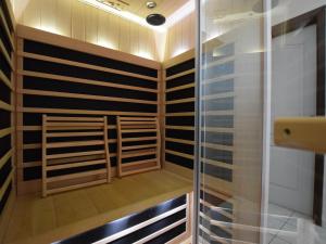 Ένα μπάνιο στο Family Villa with Sauna