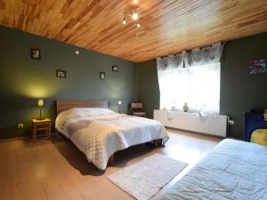 Cama ou camas em um quarto em Furnished Holiday Home in Tillet with Private Terrace