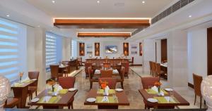 A restaurant or other place to eat at Fortune Park BBD - Member ITC Hotel Group