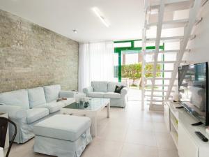 a living room with a couch and a tv at Apartment Las Burras in San Agustin