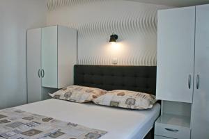 Postel nebo postele na pokoji v ubytování Apartment Mira II