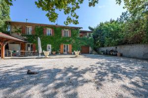 a house with a bird sitting in front of it at Gîte Le Planier in Saint-Priest