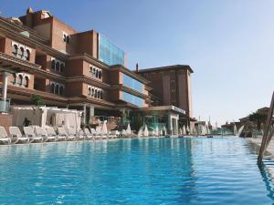 Bazén v ubytování Hotel Granada Palace nebo v jeho okolí