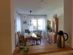 a kitchen and dining room with a table and chairs at Ferienwohnung Arenz in Schweinfurt