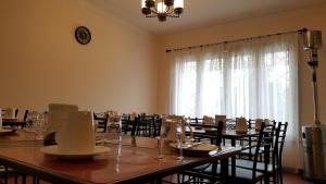 a dining room with tables and chairs and a large window at Hostal Del Centro Talca in Talca