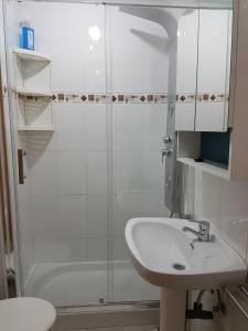 a bathroom with a shower and a sink at Apartamento en el centro de Nerja in Nerja