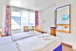 Postel nebo postele na pokoji v ubytování Strandhotel Bansiner Hof