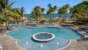 Sundlaugin á Coconut Bay Beach Resort & Spa All Inclusive eða í nágrenninu