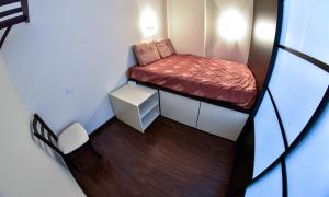 a small room with a small table and a bench at Downtown Apartment Klaipeda in Klaipėda