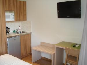 Kuchyň nebo kuchyňský kout v ubytování Elements Rooms & Apartments