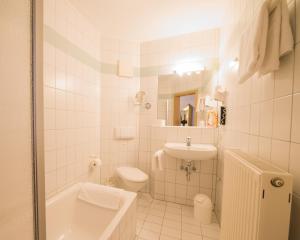Koupelna v ubytování Hotel am Wasen