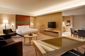 Uma TV ou centro de entretenimento em Hyatt Regency Hong Kong, Sha Tin