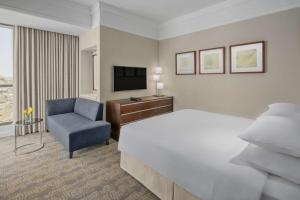 Postel nebo postele na pokoji v ubytování Jabal Omar Hyatt Regency Makkah