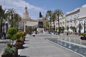 Bazén v ubytovaní Catedral Cadiz alebo v jeho blízkosti