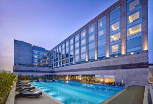 Bazén v ubytování Hyatt Regency Chandigarh nebo v jeho okolí