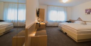 Postel nebo postele na pokoji v ubytování Hotel am Wasen