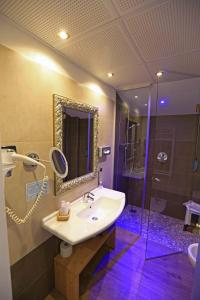 Koupelna v ubytování Hotel Ladina