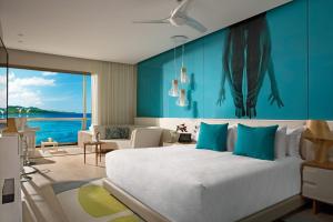 Una cama o camas en una habitación de Breathless Montego Bay Adults Only - All Inclusive