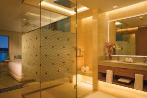 Un baño de Breathless Montego Bay Adults Only - All Inclusive