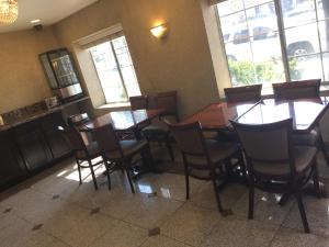 Restoranas ar kita vieta pavalgyti apgyvendinimo įstaigoje Days Inn by Wyndham Los Angeles LAX/ Redondo&ManhattanBeach