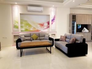 a living room with two couches and a couch at Childlike Innocence Homestay in Ji'an