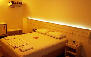 Ένα ή περισσότερα κρεβάτια σε δωμάτιο στο Hotel Flor