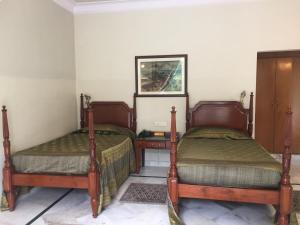 Voodi või voodid majutusasutuse Barwara Kothi toas