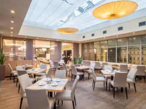 A restaurant or other place to eat at Lindner Hotel Vienna Am Belvedere, part of JdV by Hyatt