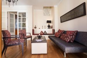 A seating area at City Rooftop Paradise - Space Maison Apartments