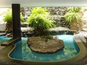 O vedere a piscinei de la sau din apropiere de Aparta Hotel Roca Marina