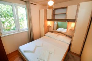 Posteľ alebo postele v izbe v ubytovaní tiho's apartments