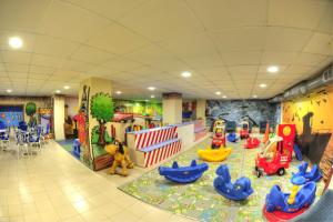Dětský klub v ubytování Apartamentos La Mirage