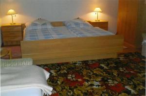 Łóżko lub łóżka w pokoju w obiekcie Privatzimmer Lichter