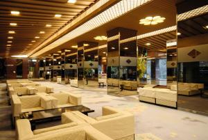 登别石水亭温泉酒店的休息区