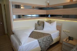 a bedroom with a bed in a room at Belen Yayla Otel in Aybastı +55 photos